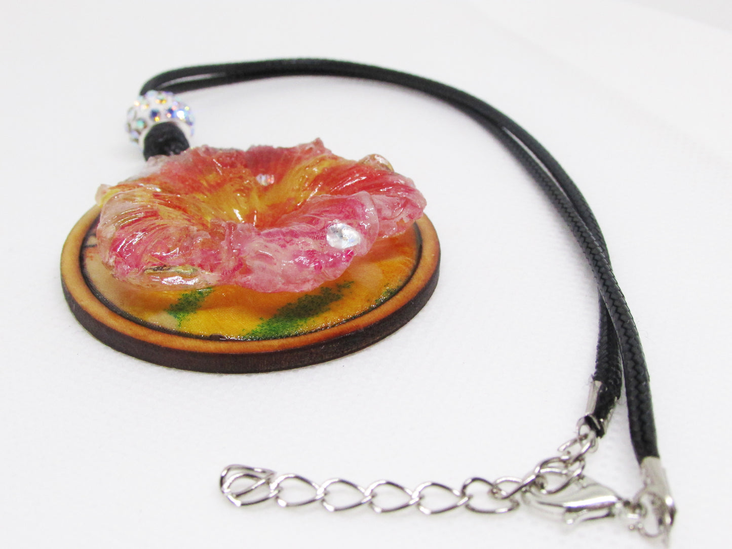 TROPICAL BLOSSOM PENDANT NECKLACE